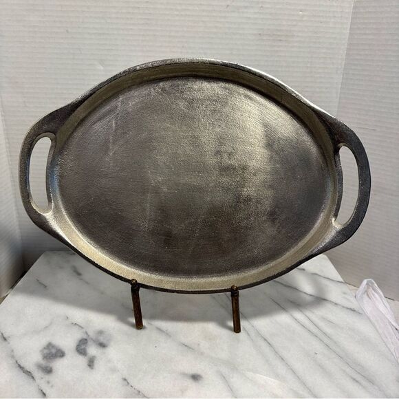 Silver metal serving tray - Picture 1 of 10